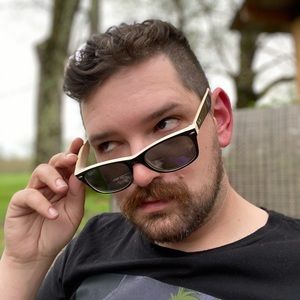 Meet your Posher, Taylour